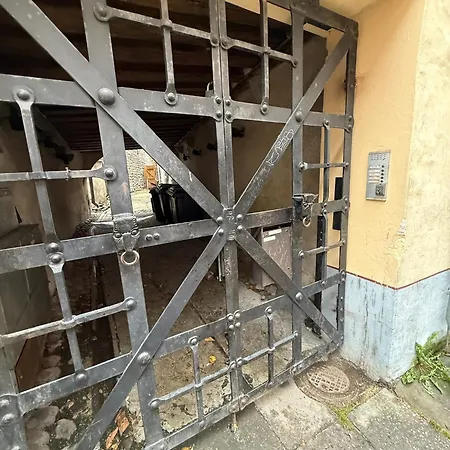 Medieval Old Town Gem With Sauna And Fireplace 公寓 塔林